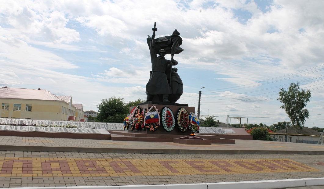 Братская могила советских воинов, погибших в боях с фашистскими захватчиками в 1943 году. 
Захоронено 542 человека, имена установлены.